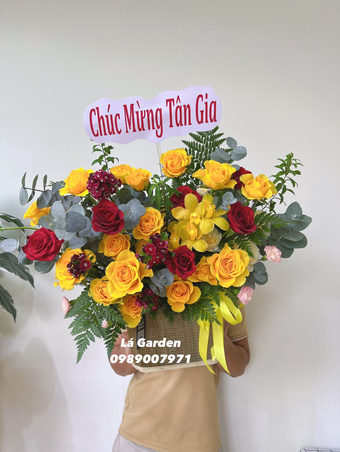 Giỏ hoa chúc mừng Tân Gia