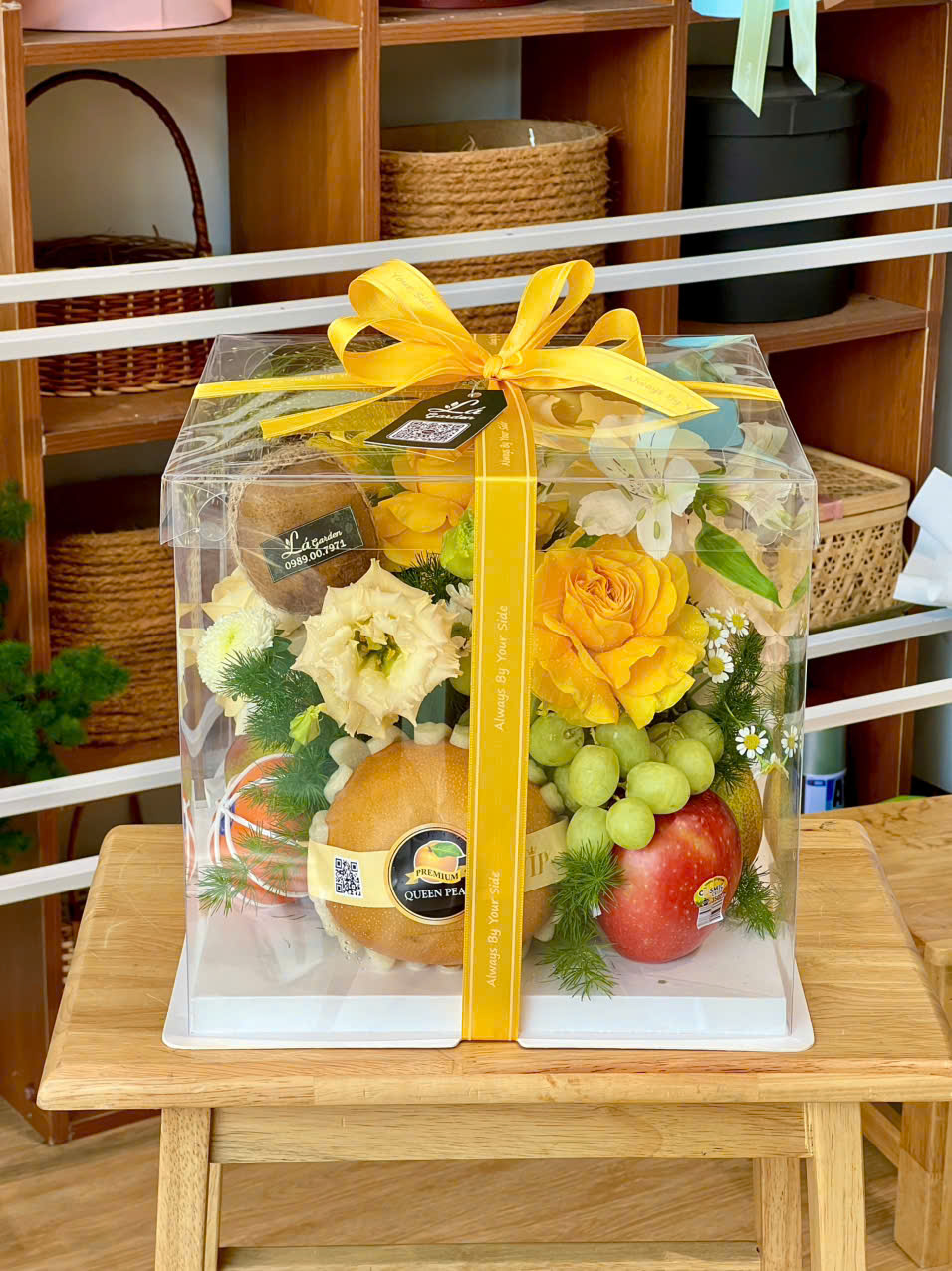 Hộp mica trái cây chúc mừng